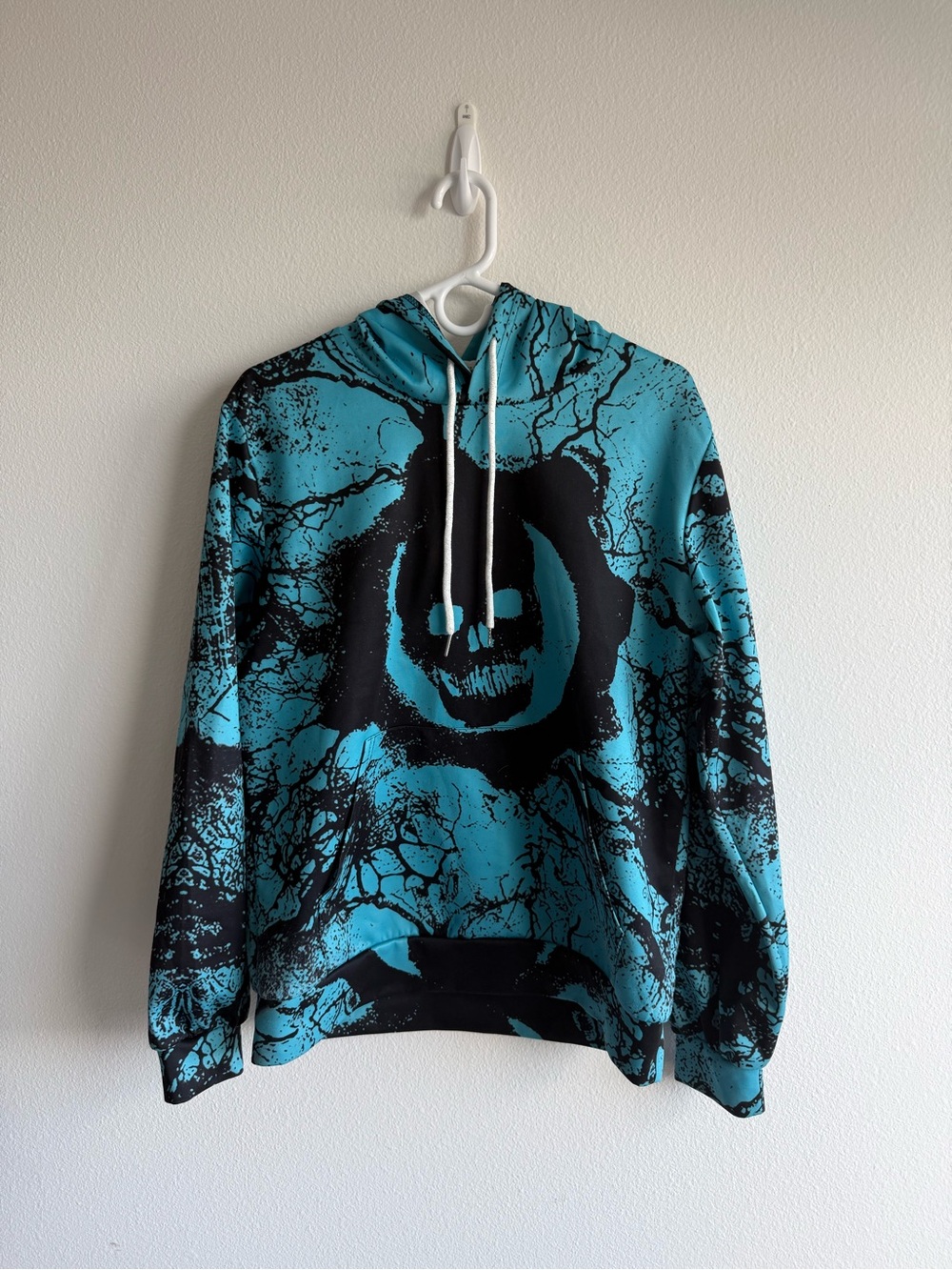 Teal and Black Graphic Skull Pullover Hoodie M